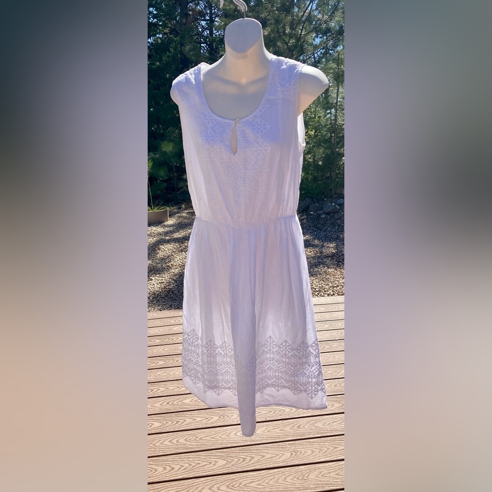 Lovely white dress size 6 - Picture 1 of 5